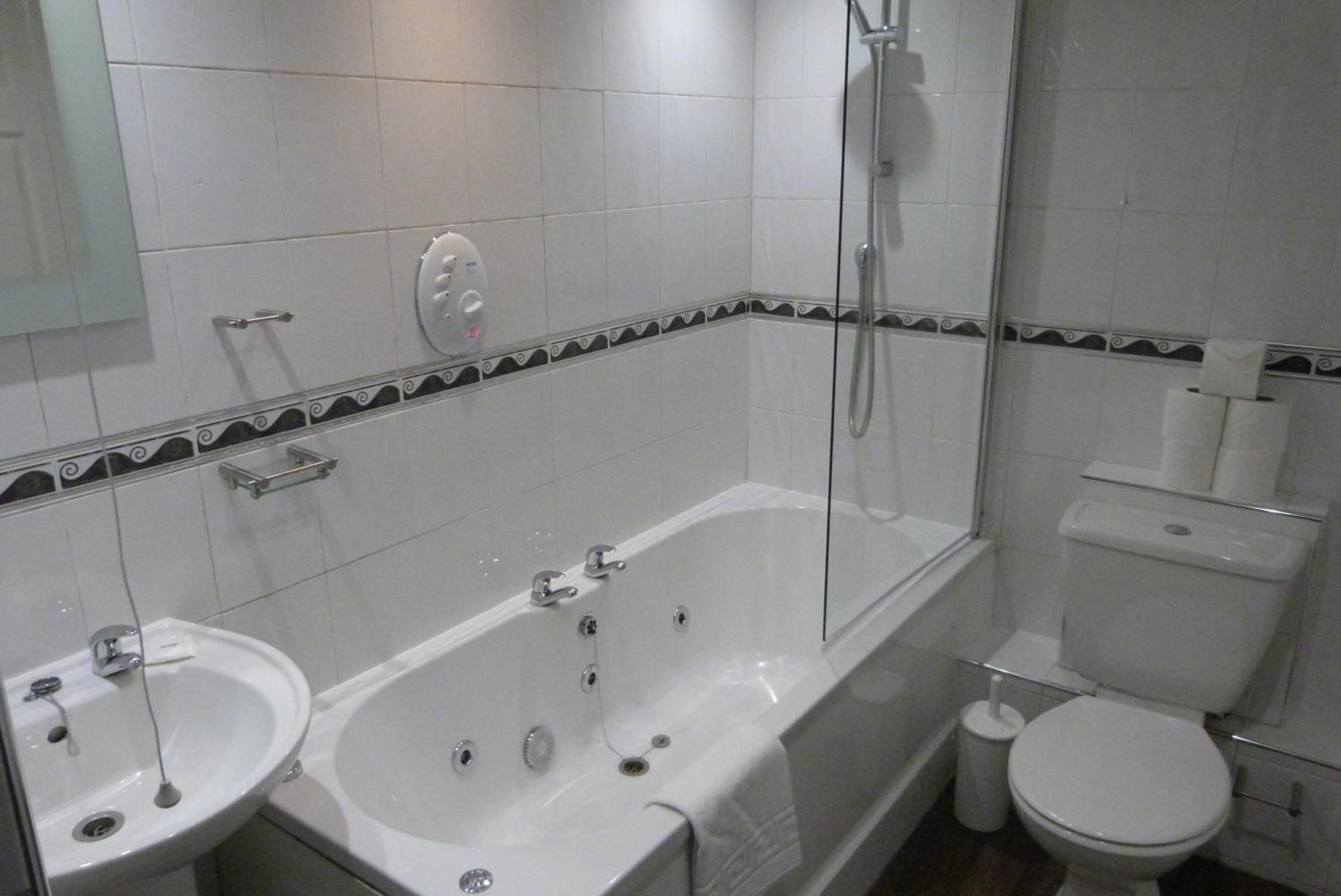 Rainford Gardens By Ustay Aparthotels Liverpool Bagian luar foto